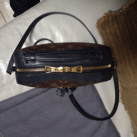 Beautiful and Rare Louis Vuitton Saintonge Noir Camera bag✨ - Picture 2 of 16